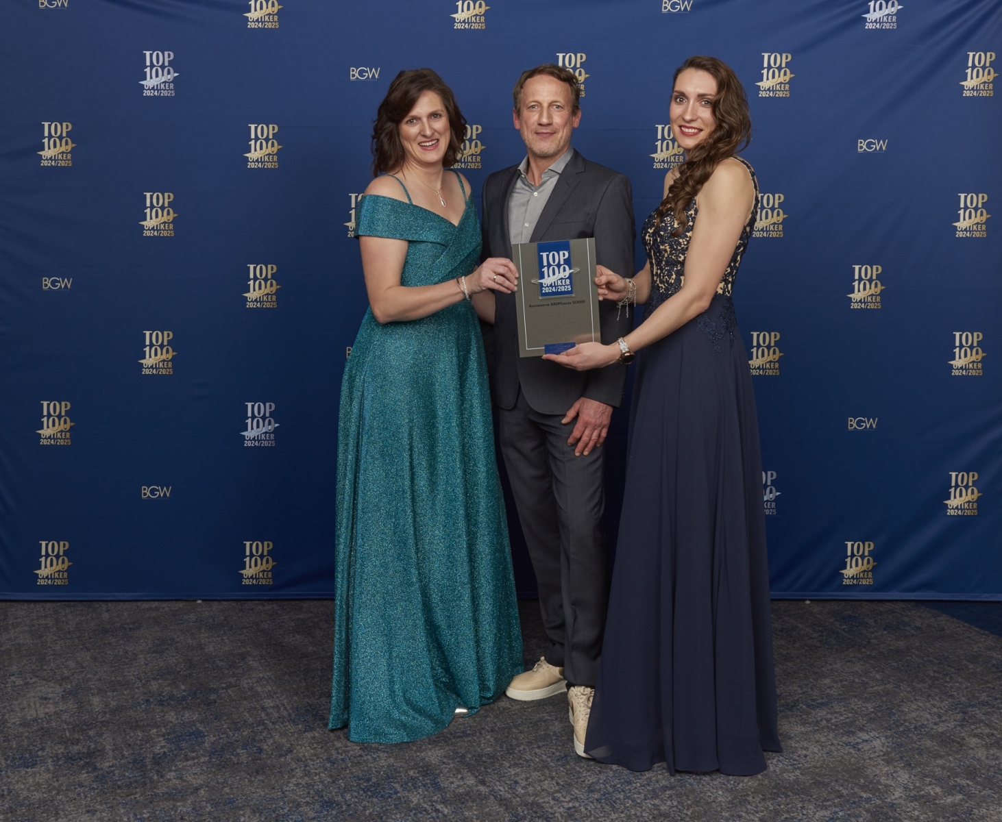 TOP 100 Optiker 2022/2023 - INHABERGEFÜHRTE MITTELSTÄNDISCHE UNTERNEHMEN, AUSGEZEICHNET FÜR BESONDERE KUNDENORIENTIERUNG VOM BGW INSTITUT FÜR INNOVATIVE MARKTFORSCHUNG, ESSEN Mehr Infos: www.top100optiker.de